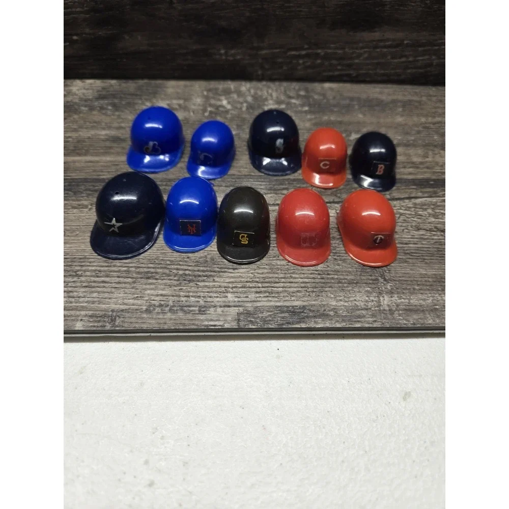 Lot‎ 10 Plastic Mini Batting Baseball Helmet 2 Inch Vintage Vending